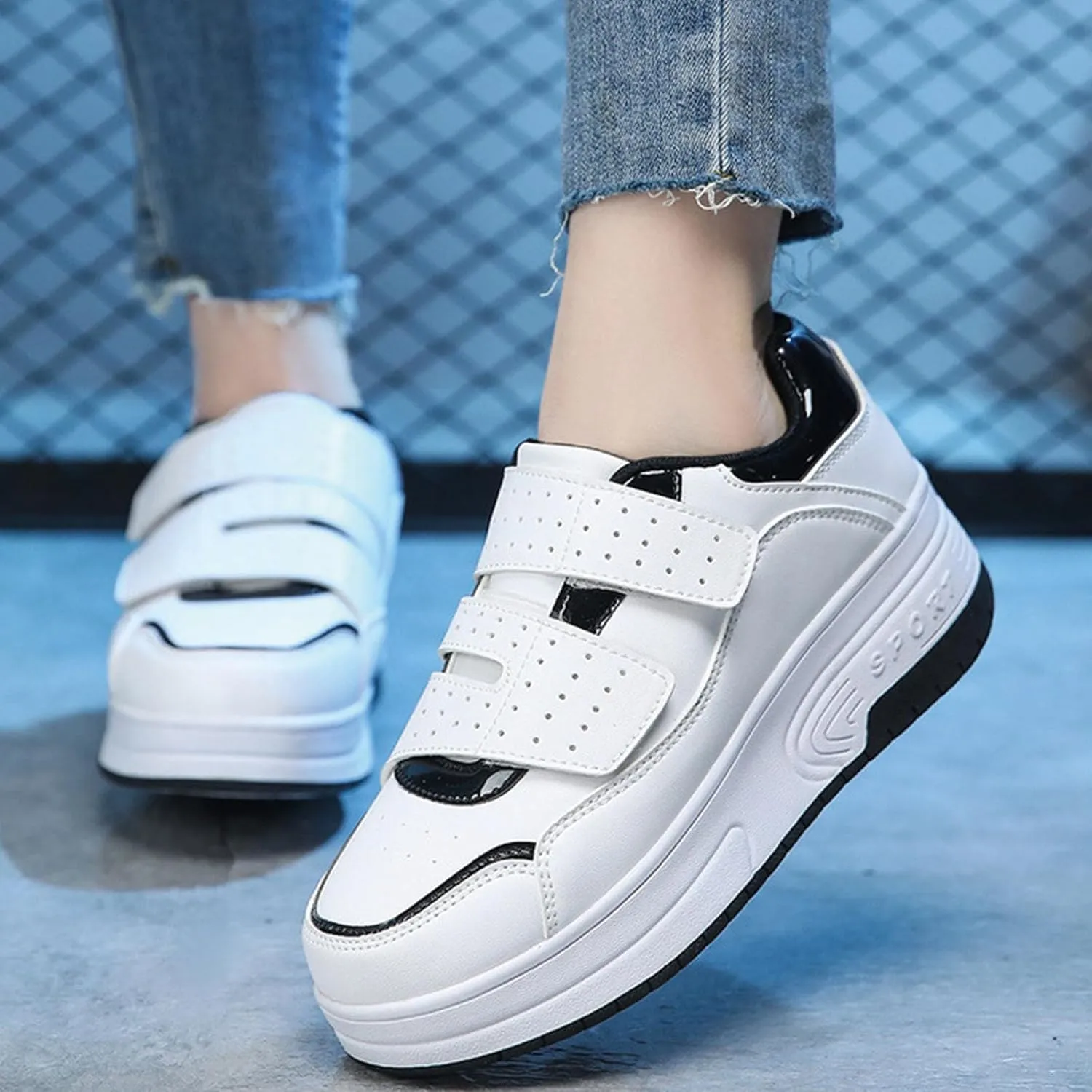 Kids Roller Skates Shoes Sneakers for Boys & Girls, Classic Colours Parkour Shoes with 2-Wheels Unisex Skateboarding Shoe Retractable Skating Shoes for Children's Students Sports Play