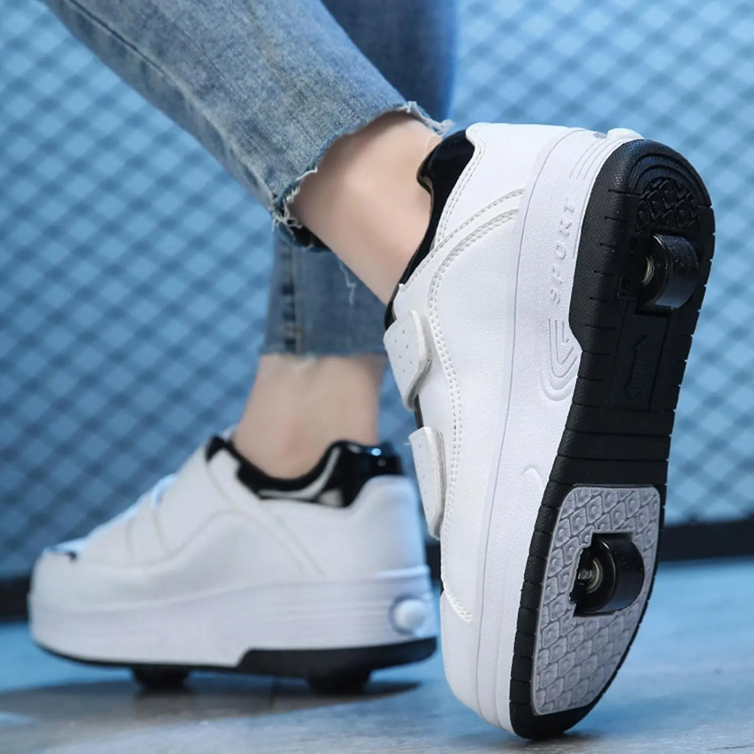 Kids Roller Skates Shoes Sneakers for Boys & Girls, Classic Colours Parkour Shoes with 2-Wheels Unisex Skateboarding Shoe Retractable Skating Shoes for Children's Students Sports Play