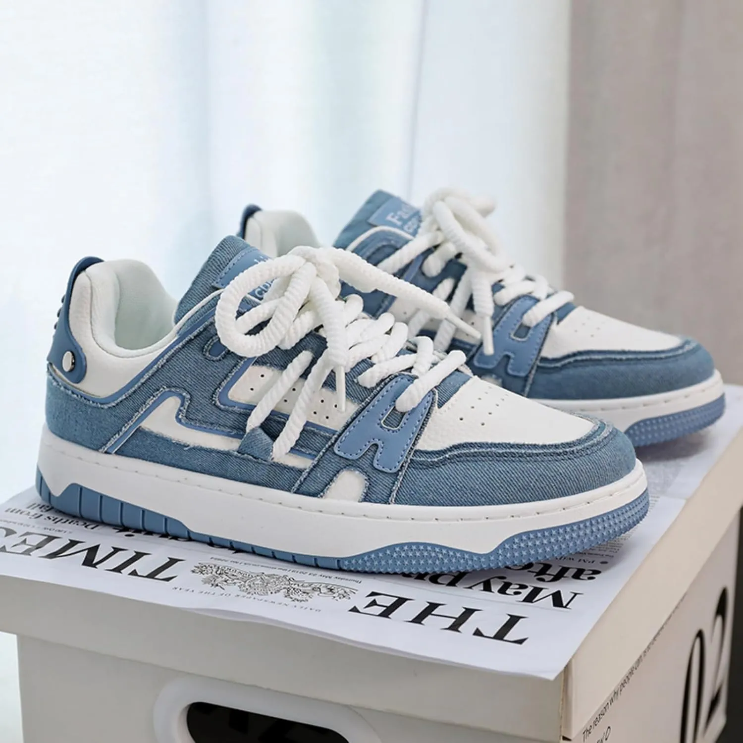 Men's Street Style Thick-Soled Skate Shoes  with Waterproof Waxed Leather Upper and Lace-Up Support Design  Suitable for All-Season Skateboarding, Urban Exploration, and Streetwear.